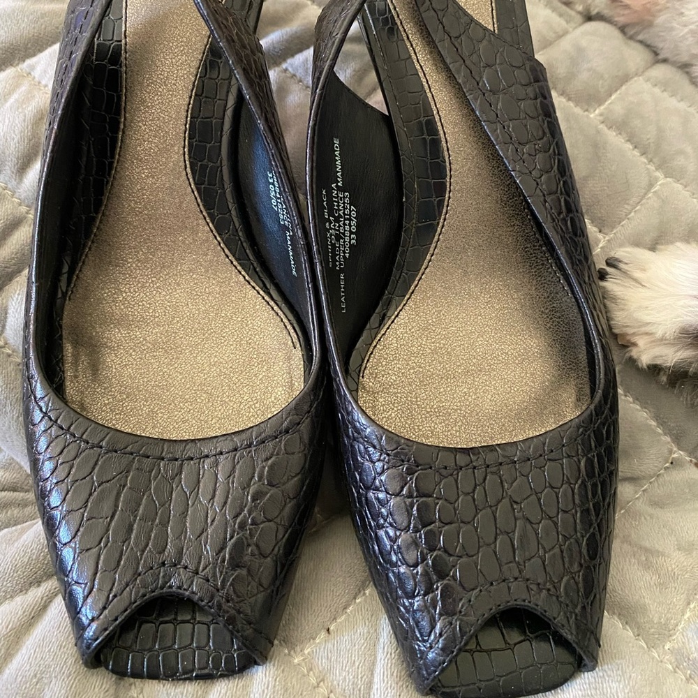 Axcess Sphinx & Black print peep toe leather upper sling backs 9.5.